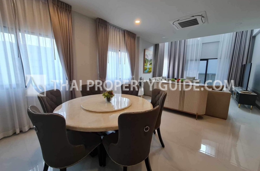 House with Shared Pool in Bangnatrad 